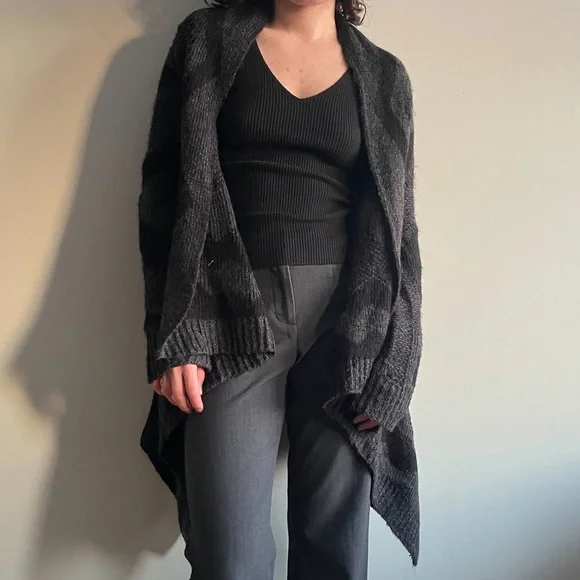 Black Ribbed Vneck - Picture 3 of 3